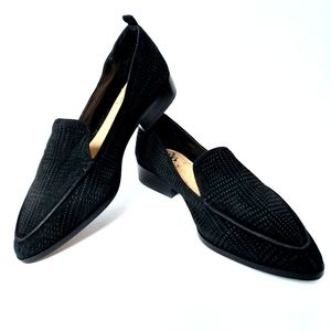 NWOB Vince Camuto Kandia Black Perf Suede Sz 7 Dress/Work Flats with 1" Heel